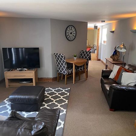 Large 2-Bed House Derbyshire Off Chatsworth Rd Chesterfield Exterior photo